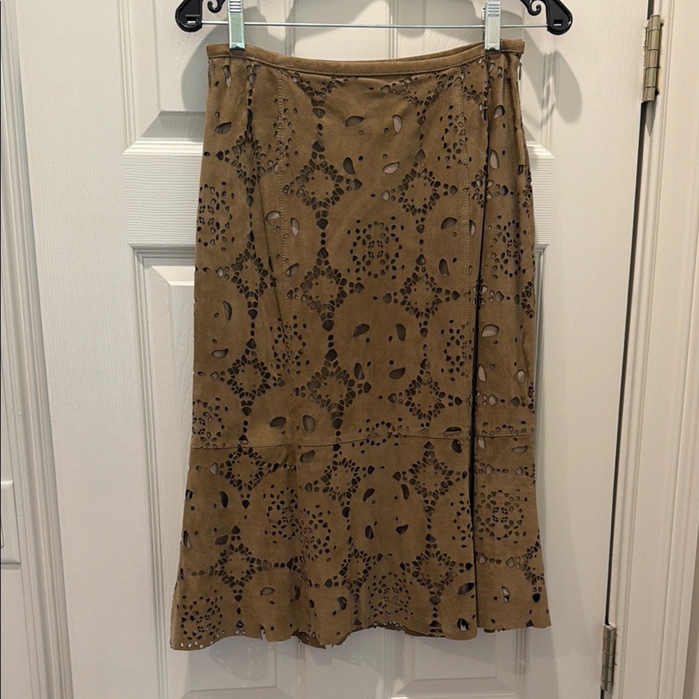 St John size 4 Suede Laser-Cut Brown Women’s Skirt. Great condition
